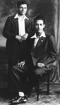 Abe Smorodon and Lou Gordon as young men about to leave for Spain