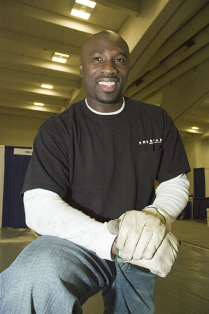 KenyatttaBoddie-SignDisplayWorkers510 -72